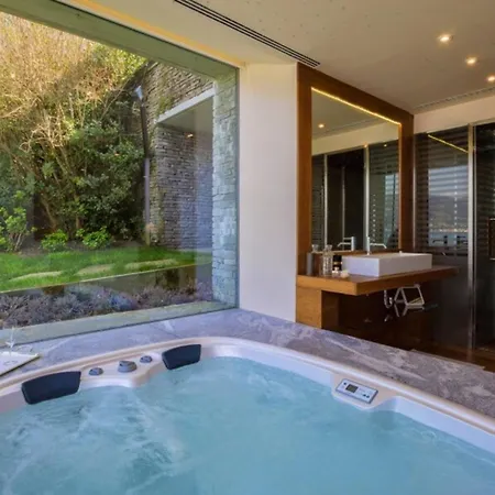 Classic, Elegant Private Opposite Vila Ispra