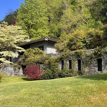Vila Classic, Elegant Private Opposite Ispra